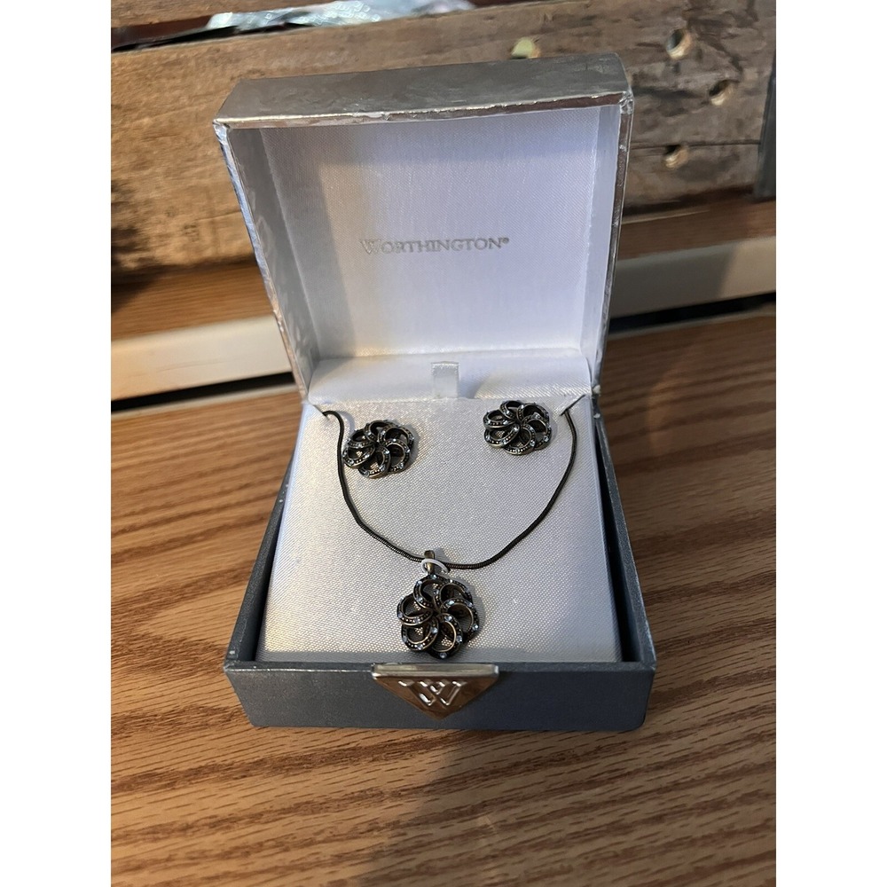 Boxed New Worthington Silvertone Necklace Earrings Set Choker Style‎ Blue stones